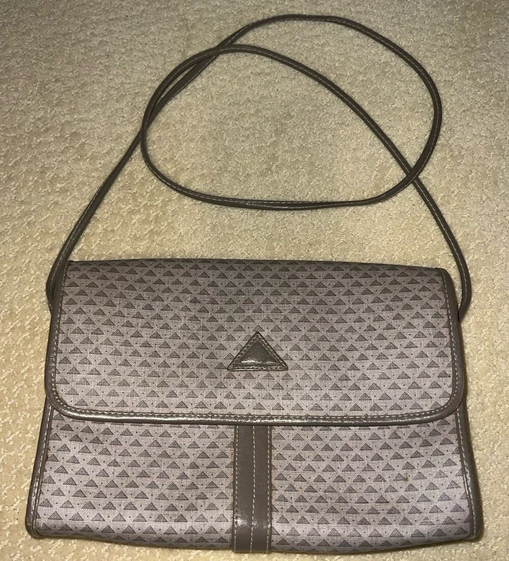 VTG ‘84 Liz Claiborne Accessories Logo Envelope Purse Clutch Crossbody Beige